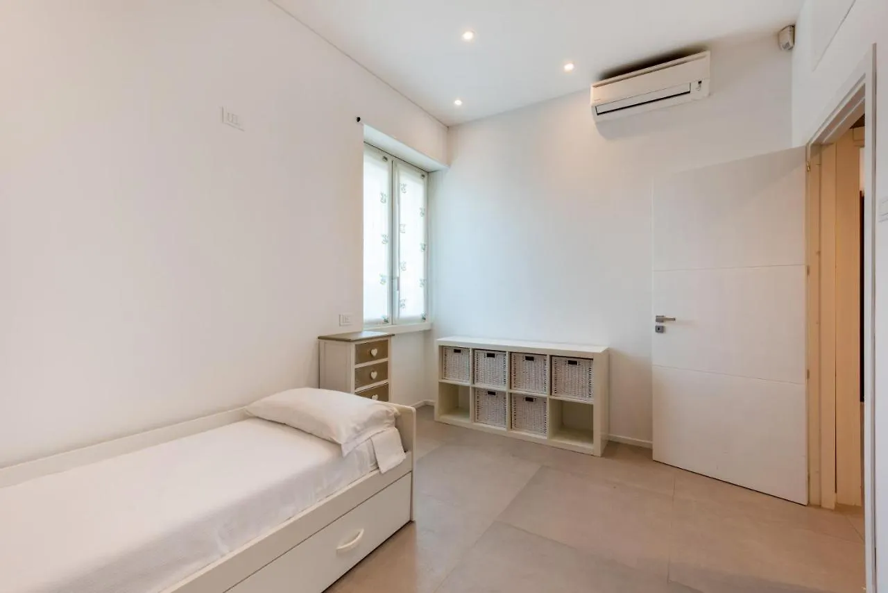 Apartament Easylife - Wonderful Penthouse With Terrace A Few Steps From The Duomo Mediolan