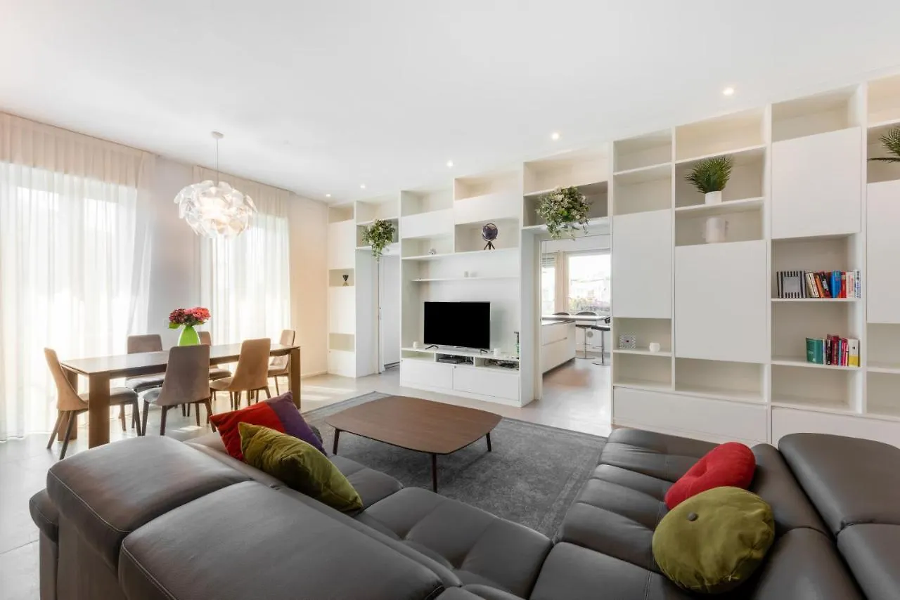 Apartament Easylife - Wonderful Penthouse With Terrace A Few Steps From The Duomo Mediolan