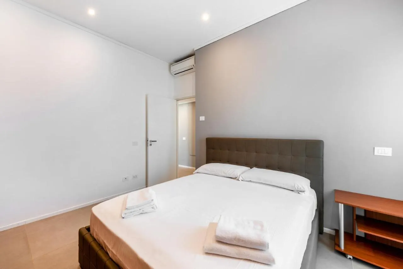 Easylife - Wonderful Penthouse With Terrace A Few Steps From The Duomo Lägenhet Milano