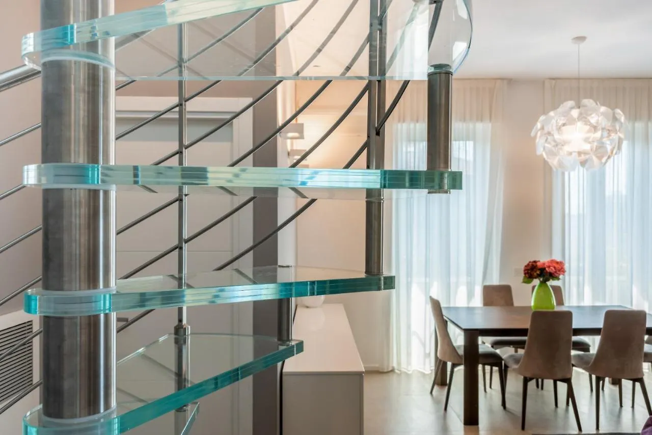 Easylife - Wonderful Penthouse With Terrace A Few Steps From The Duomo Lägenhet Milano
