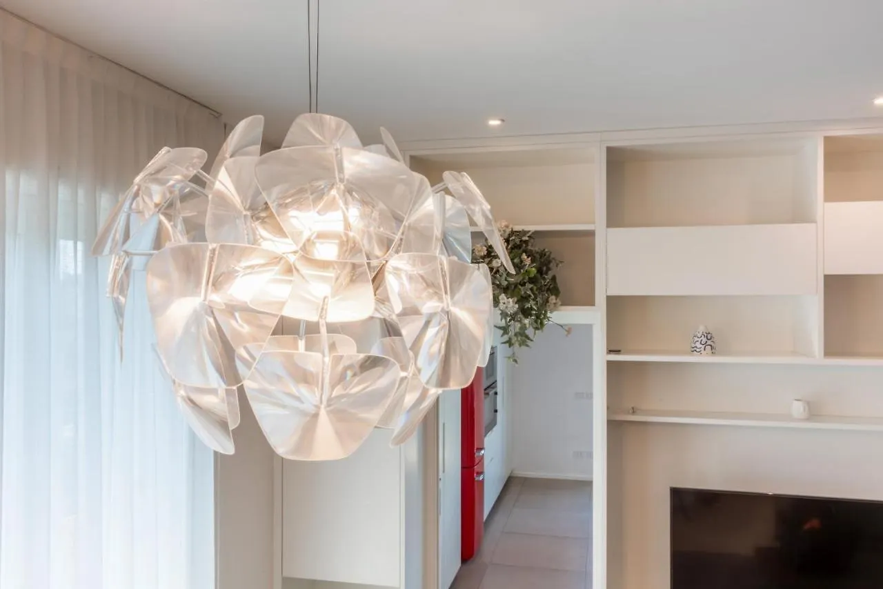 Easylife - Wonderful Penthouse With Terrace A Few Steps From The Duomo Lägenhet Milano 0*,  Italien